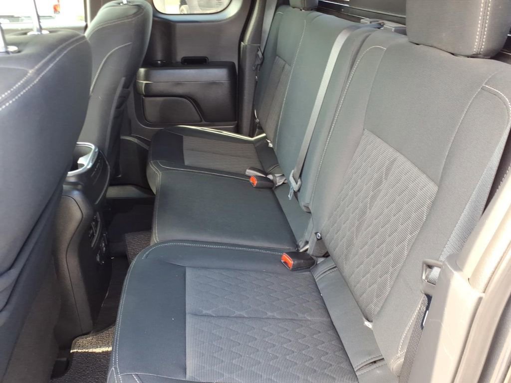 Used 2019 Nissan Titan SV w/ SV Convenience Package RWD image 15