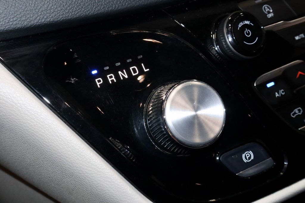 Used 2023 Chrysler Voyager LX FWD image 31