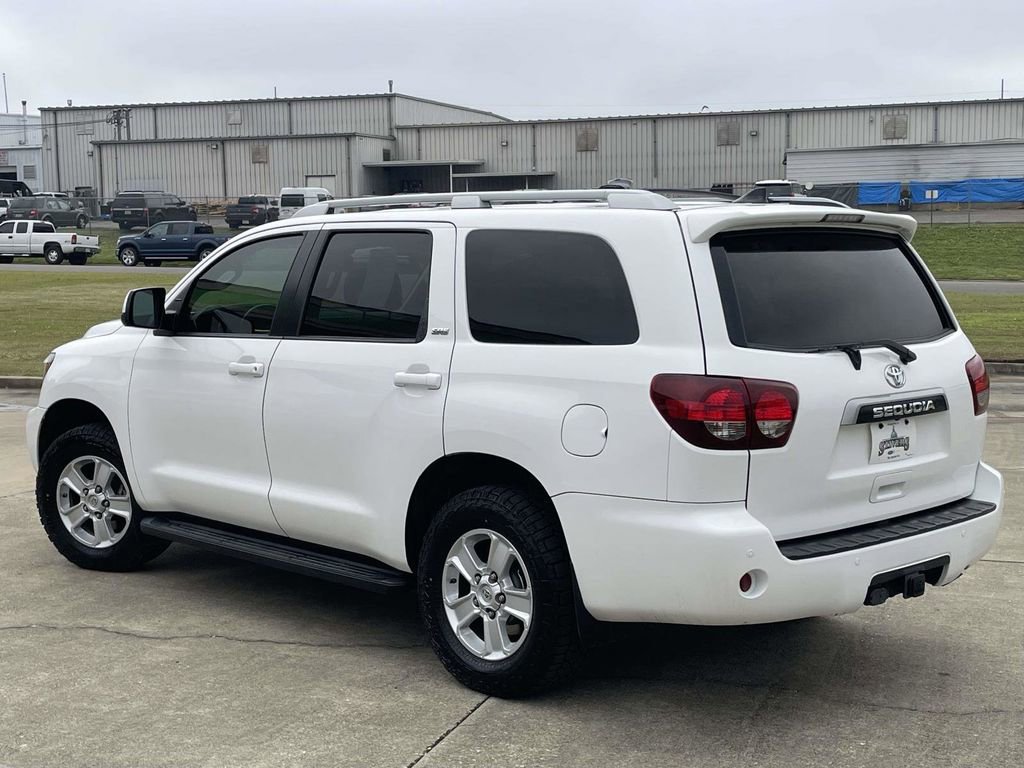 Used 2020 Toyota Sequoia SR5 w/ Premium Package image 5