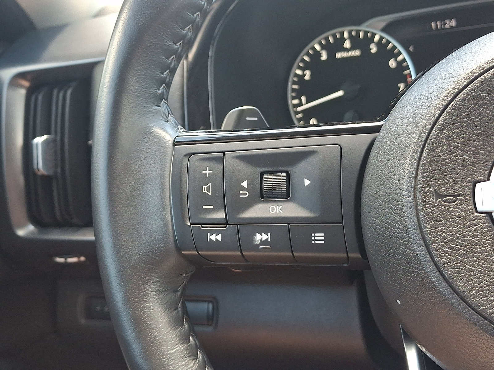 Used 2023 Nissan Pathfinder SL AWD/4WD image 22
