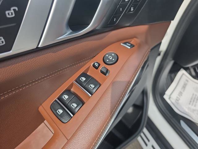 Used 2019 BMW X5 xDrive40i w/ Executive Package image 21