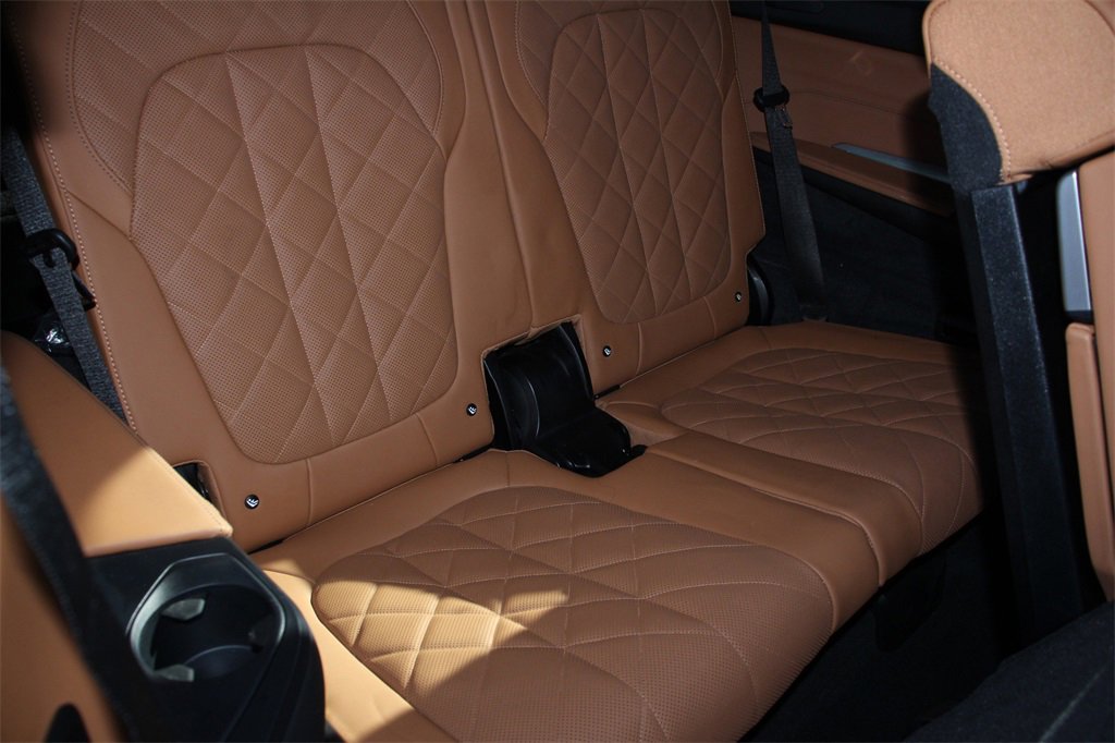 Used 2023 BMW X7 xDrive40i w/ M Sport Package image 27