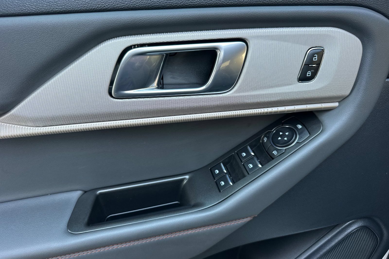 Certified 2025 Ford Explorer Active RWD image 11
