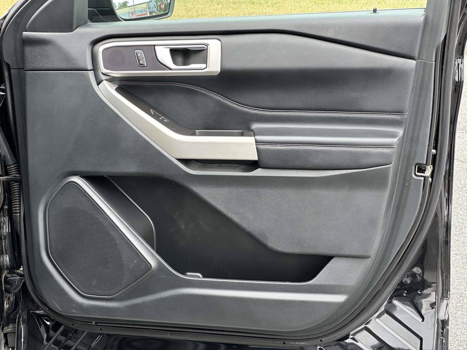 Certified 2023 Ford Explorer XLT RWD image 9