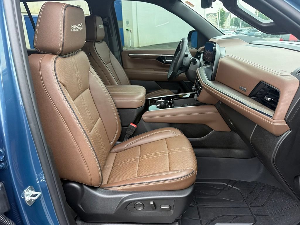 Used 2025 Chevrolet Tahoe High Country AWD/4WD image 41