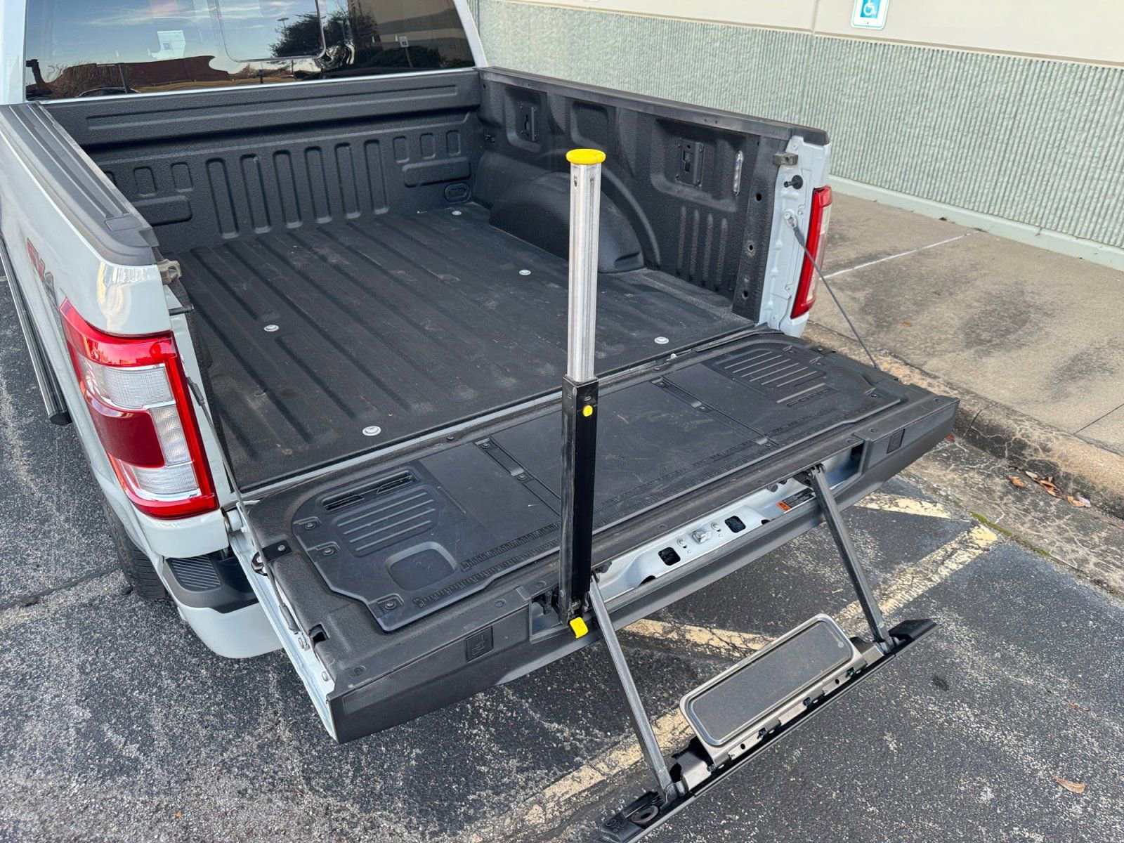 Certified 2023 Ford F150 Platinum w/ Equipment Group 701A High image 17