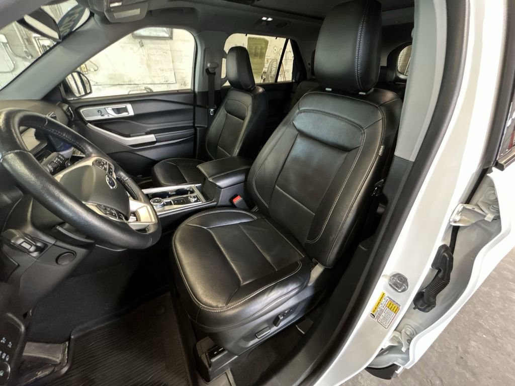 Certified 2021 Ford Explorer Limited w/ Hybrid Equipment Group 310A AWD/4WD image 11