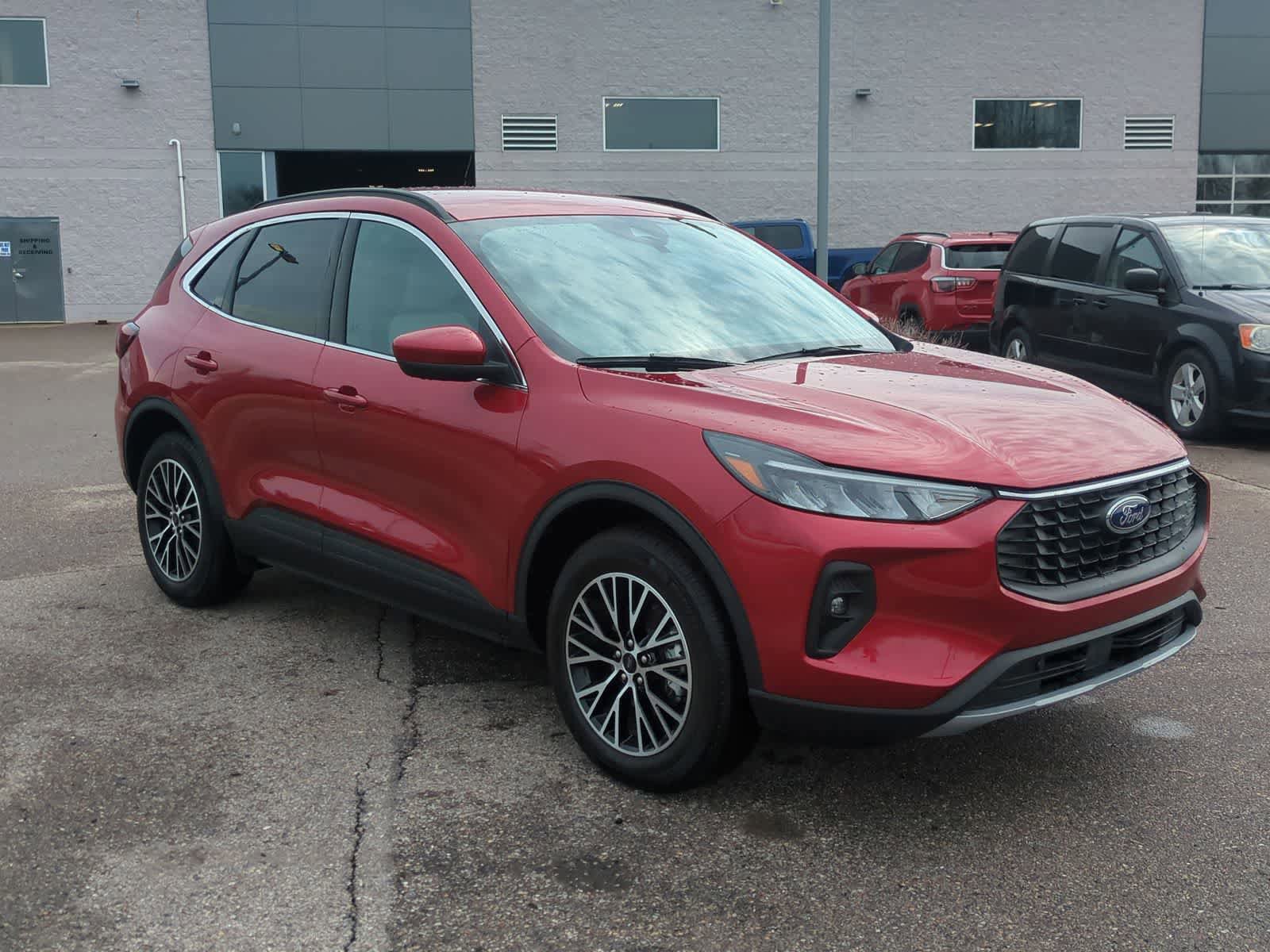 Certified 2025 Ford Escape SE w/ Class II Trailer Tow Package FWD image 2