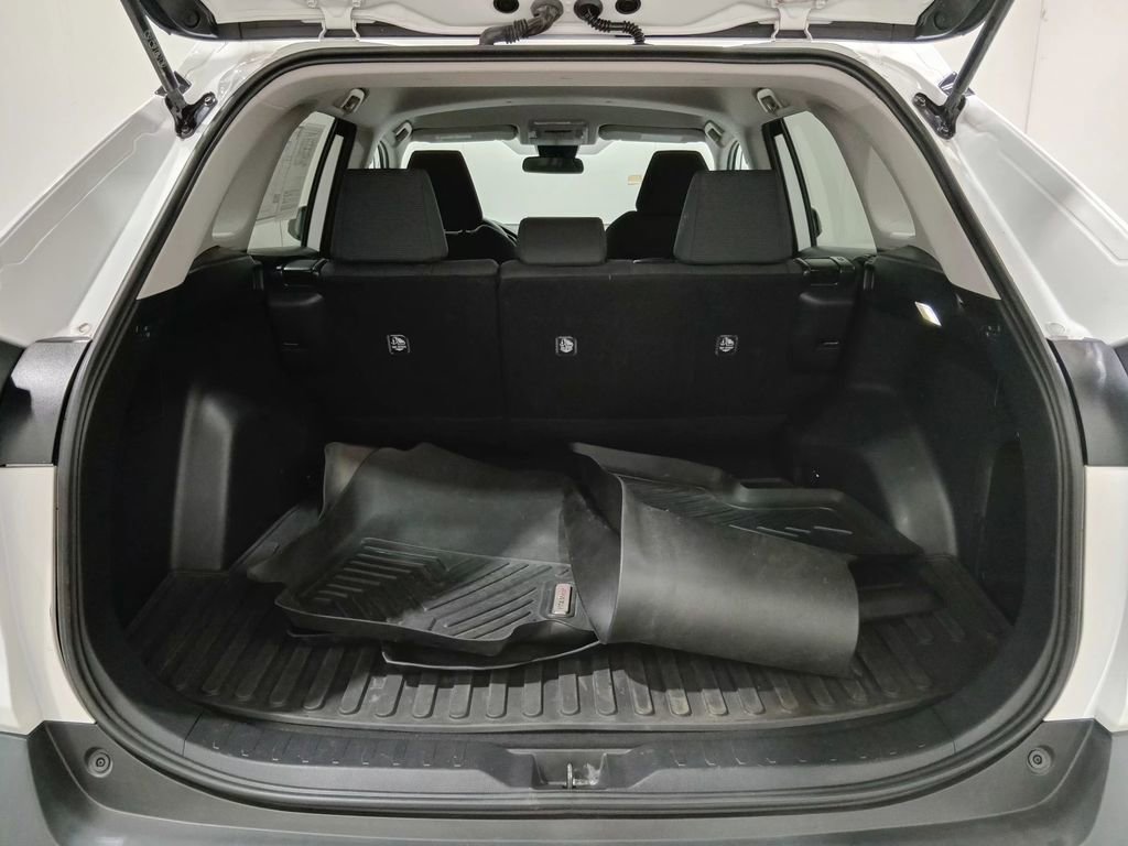 Used 2022 Toyota RAV4 LE AWD/4WD image 5
