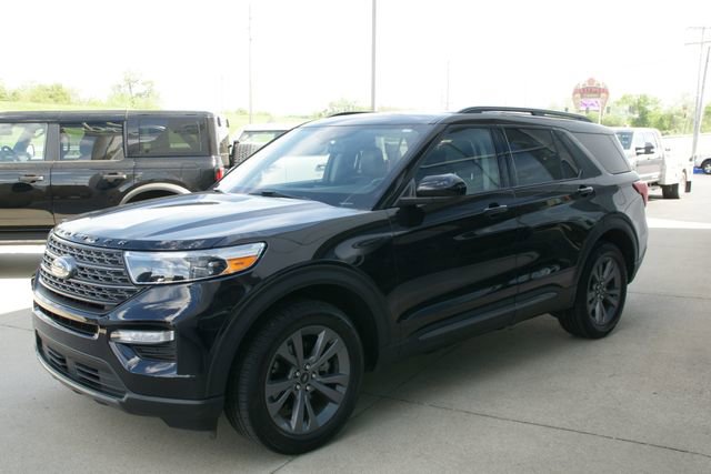 Certified 2022 Ford Explorer XLT w/ Equipment Group 202A AWD/4WD image 5