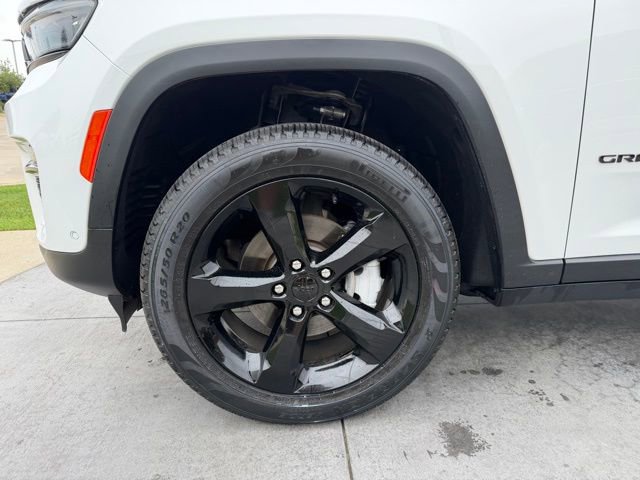 Used 2024 Jeep Grand Cherokee Limited w/ Luxury Tech Group II image 4