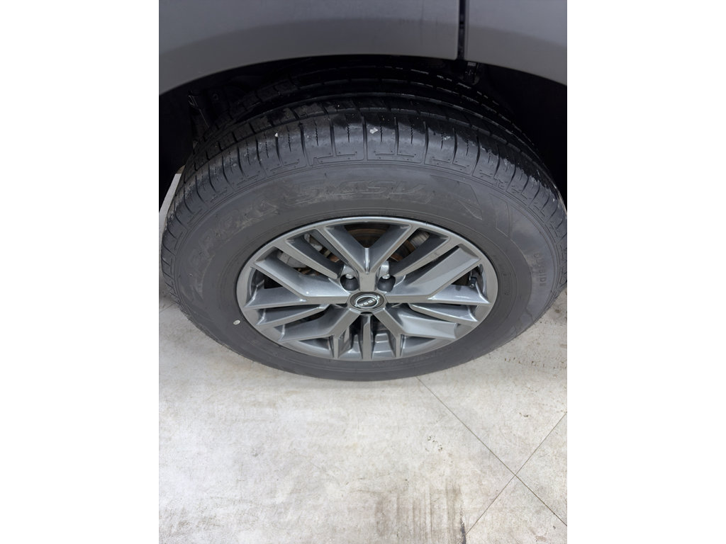 Used 2024 Nissan Rogue SV FWD image 9