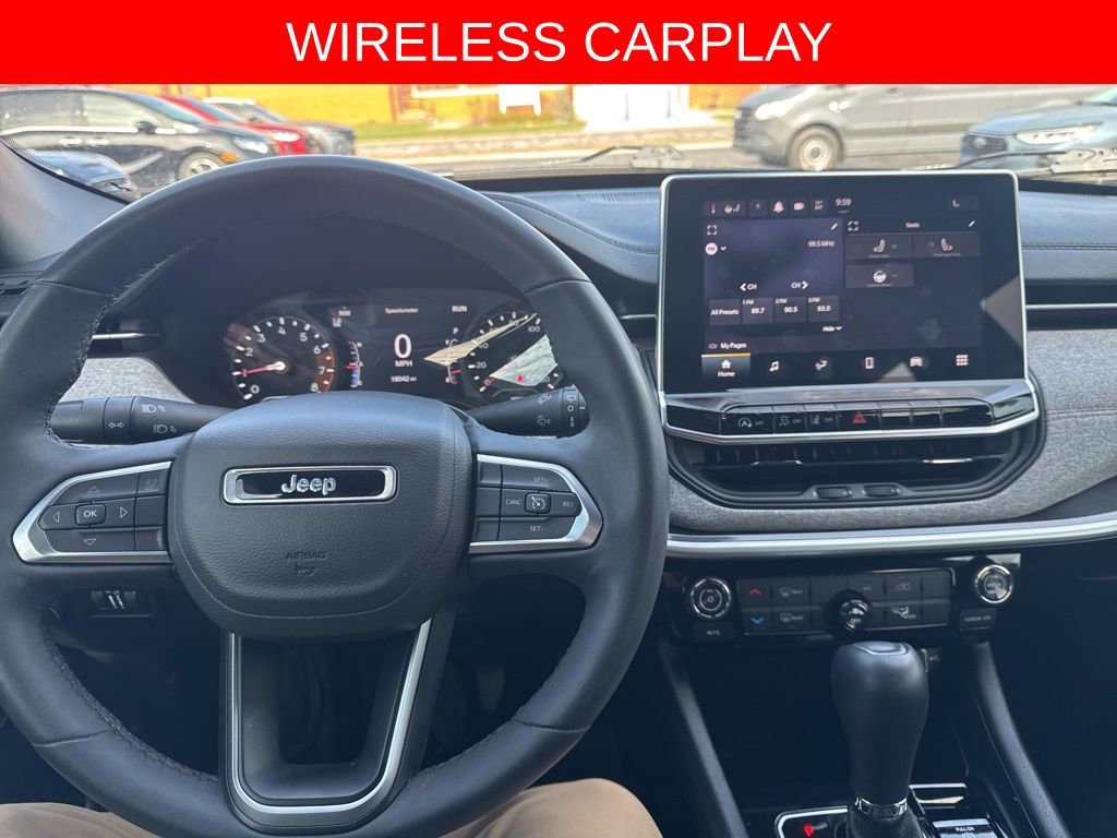 Used 2023 Jeep Compass Latitude image 3