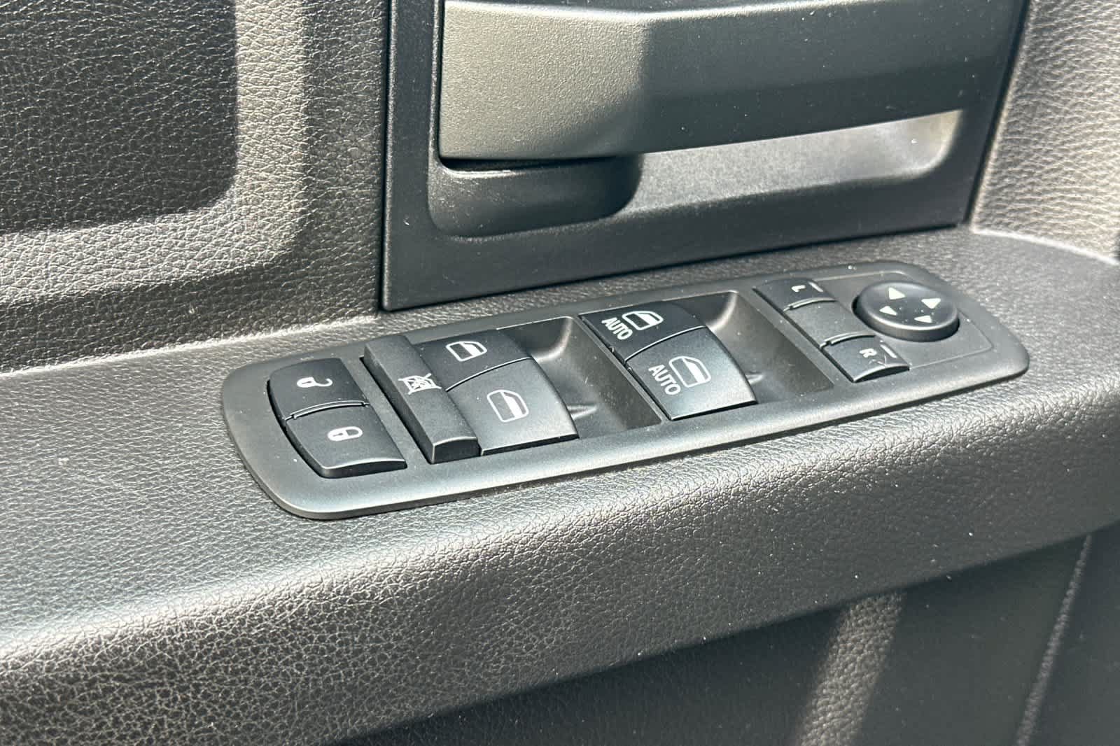 Used 2018 RAM 1500 Express w/ Express Value Package AWD/4WD image 13