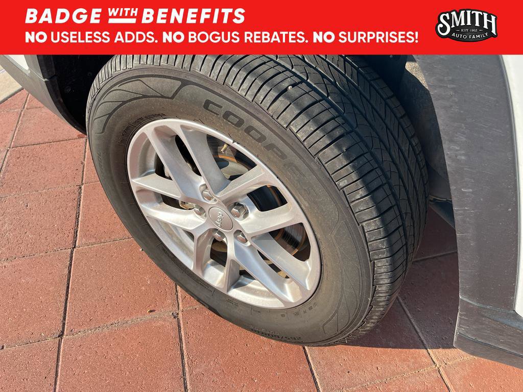 Used 2023 Jeep Grand Cherokee L Laredo image 10