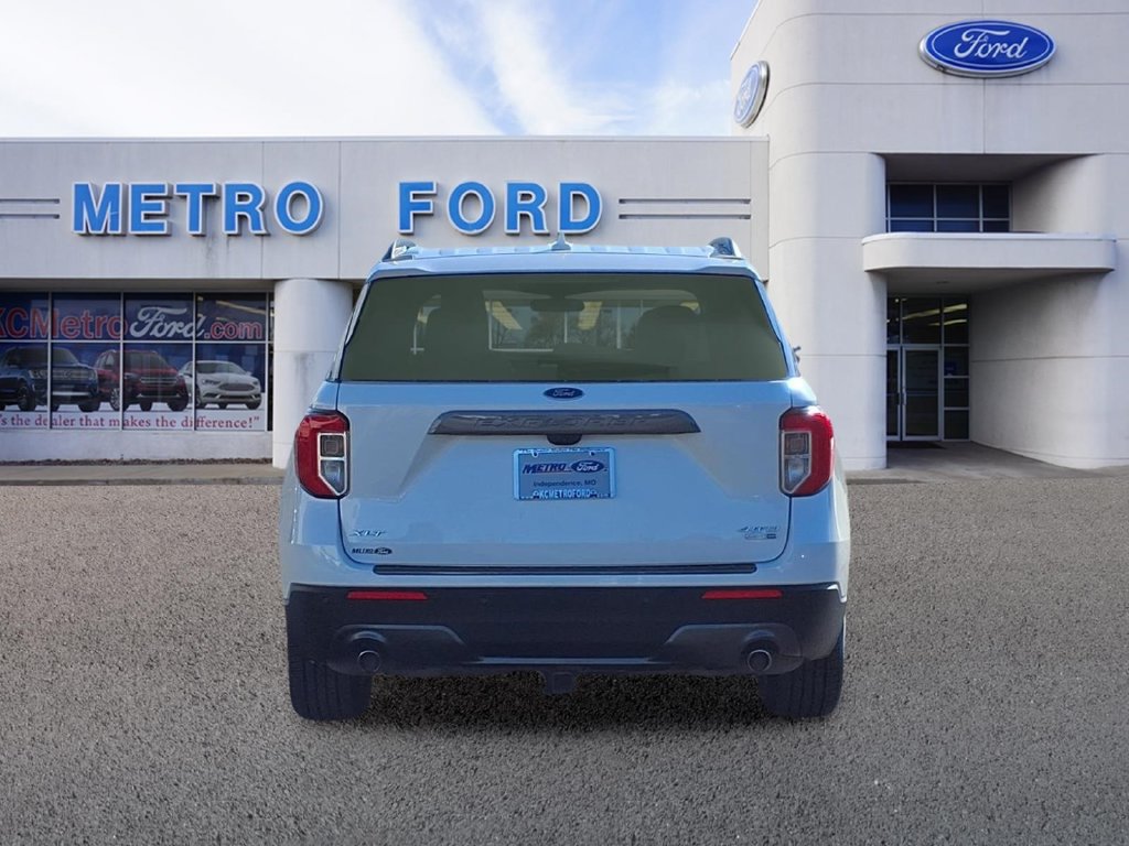 Certified 2021 Ford Explorer XLT w/ Equipment Group 202A AWD/4WD image 4
