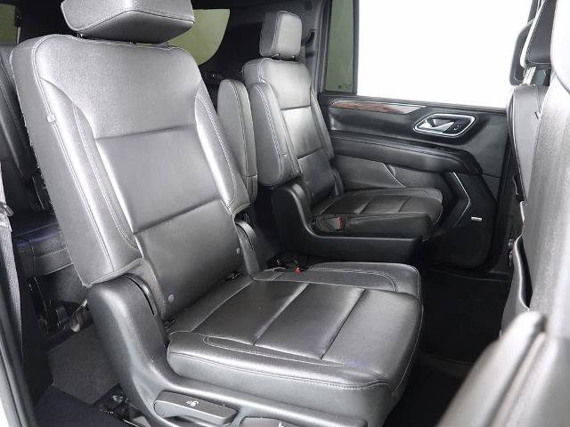 Used 2022 Chevrolet Suburban Z71 w/ Luxury Package AWD/4WD image 16