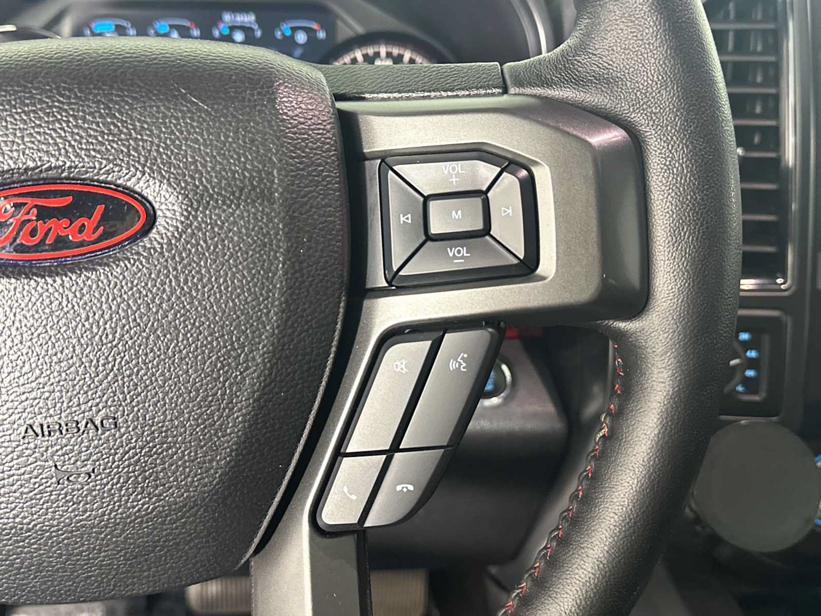 Certified 2018 Ford F150 Lariat w/ Equipment Group 502A Luxury AWD/4WD image 30