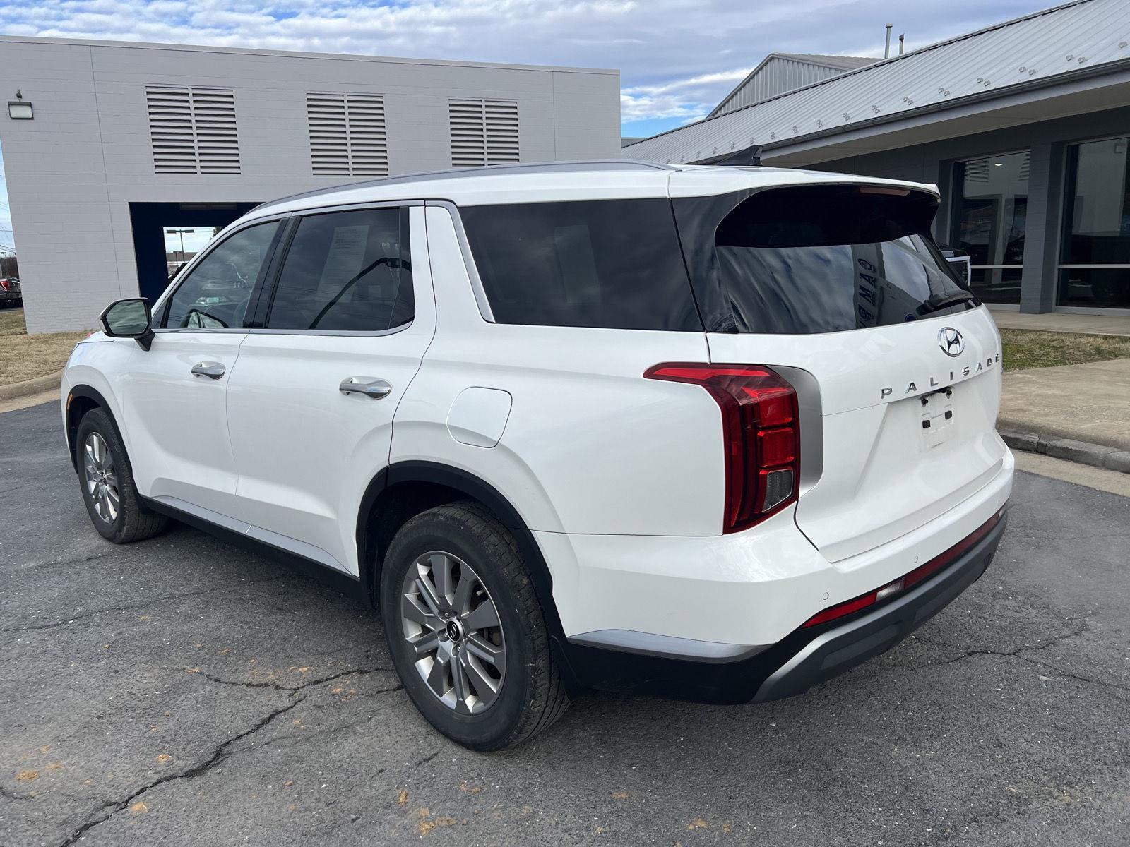 Used 2023 Hyundai Palisade SEL image 3