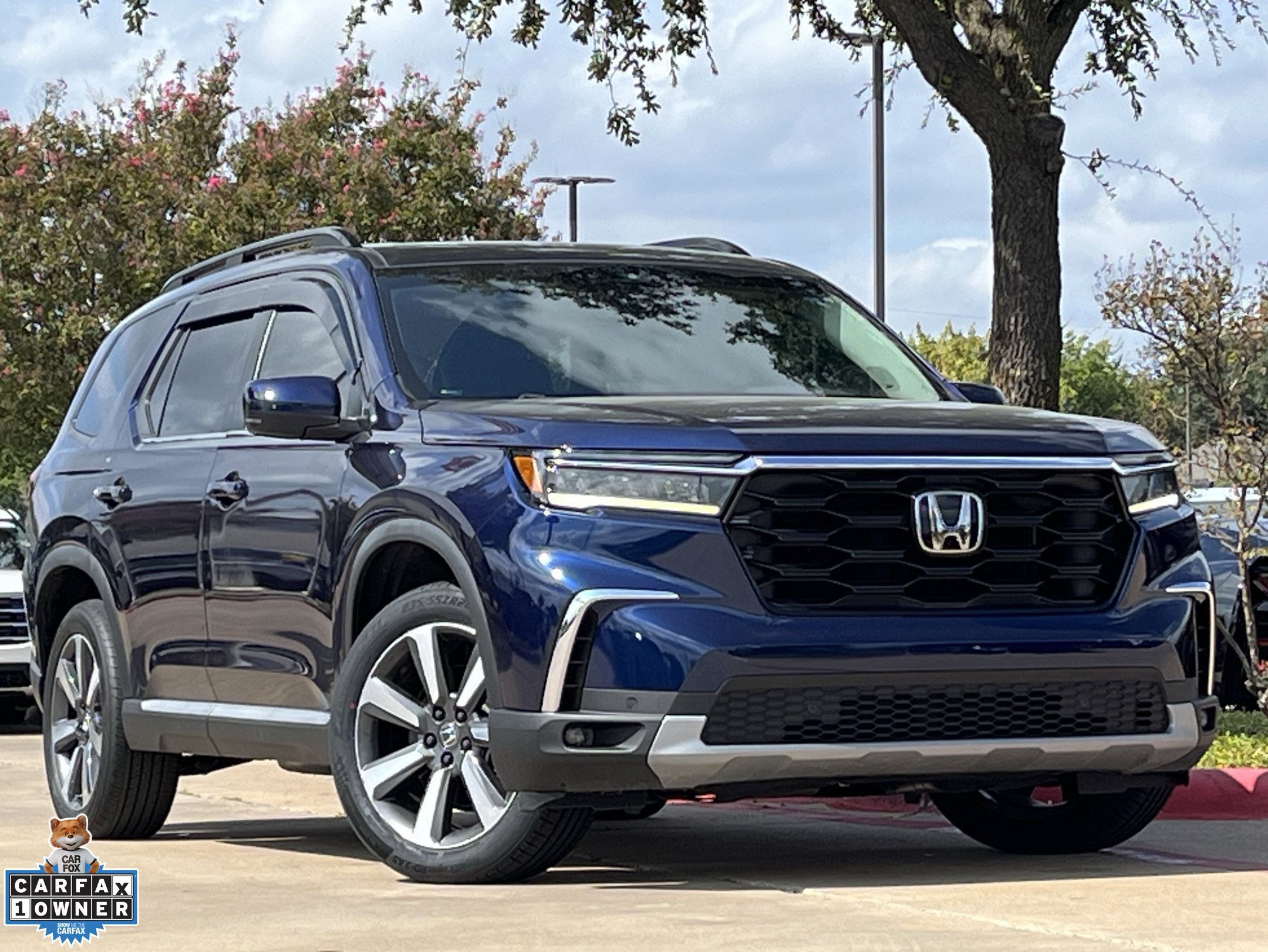 Used 2023 Honda Pilot Touring image 2