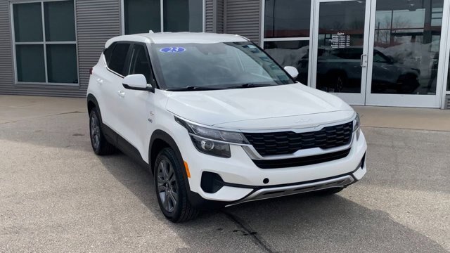Used 2023 Kia Seltos LX AWD/4WD image 4