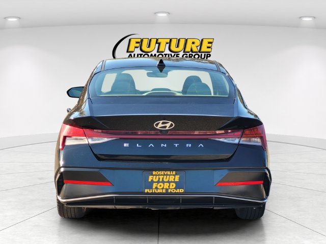 Used 2025 Hyundai Elantra SEL FWD image 8