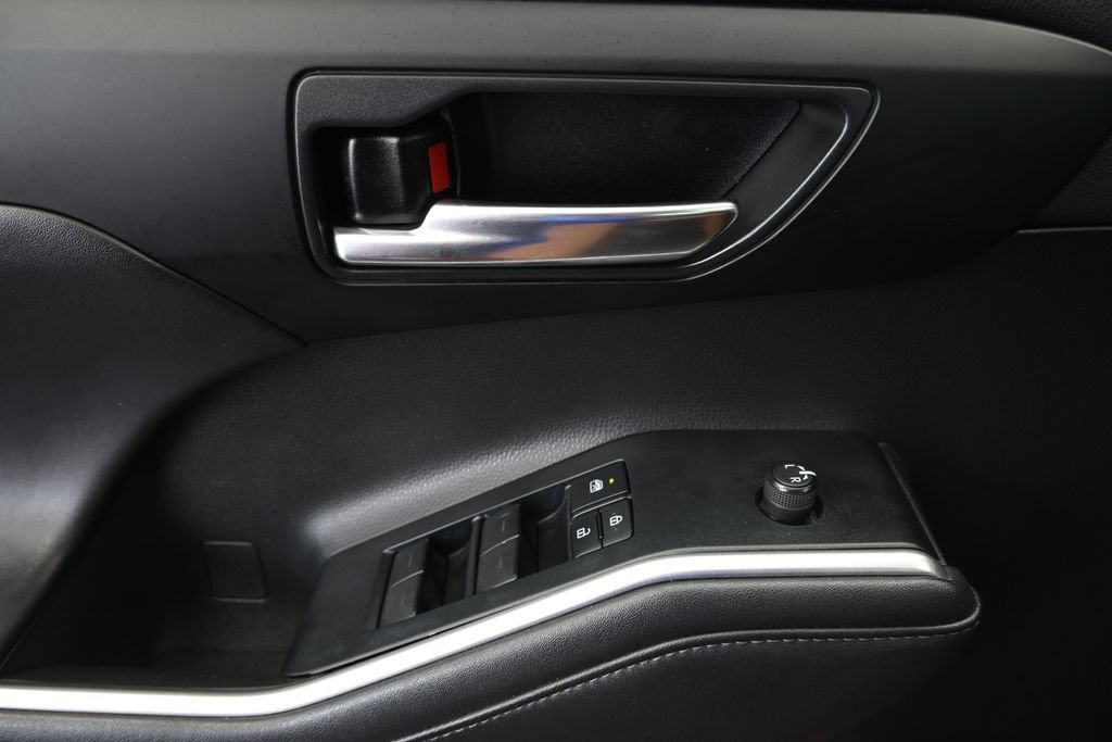 Used 2021 Toyota Highlander XLE FWD image 23