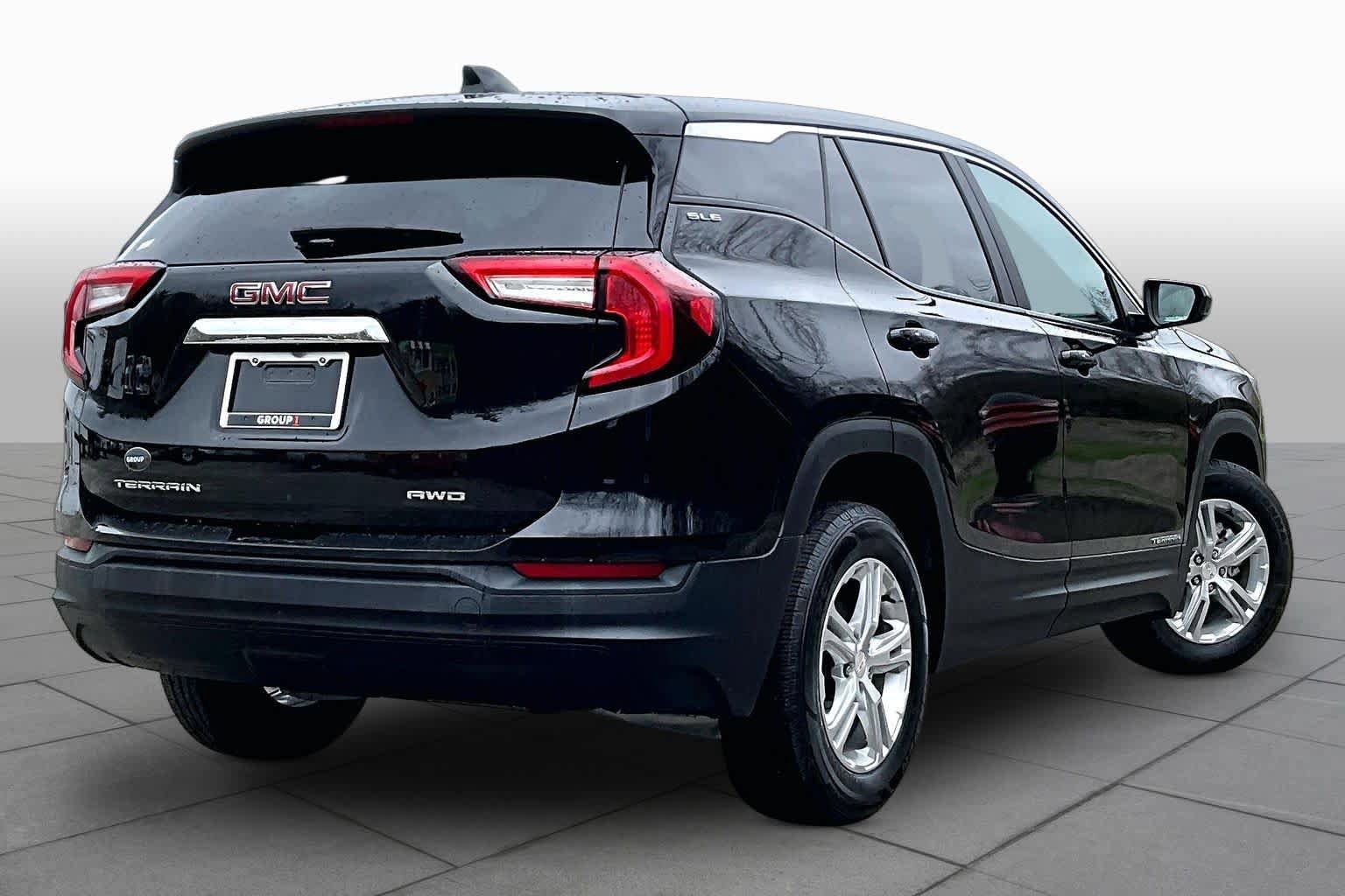 Used 2024 GMC Terrain SLE AWD/4WD image 13