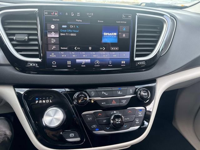 Used 2024 Chrysler Pacifica Touring-L image 22