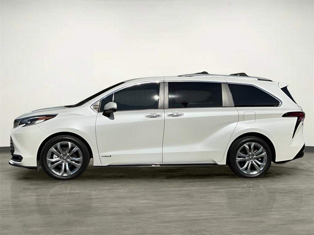 Used 2021 Toyota Sienna Platinum image 3