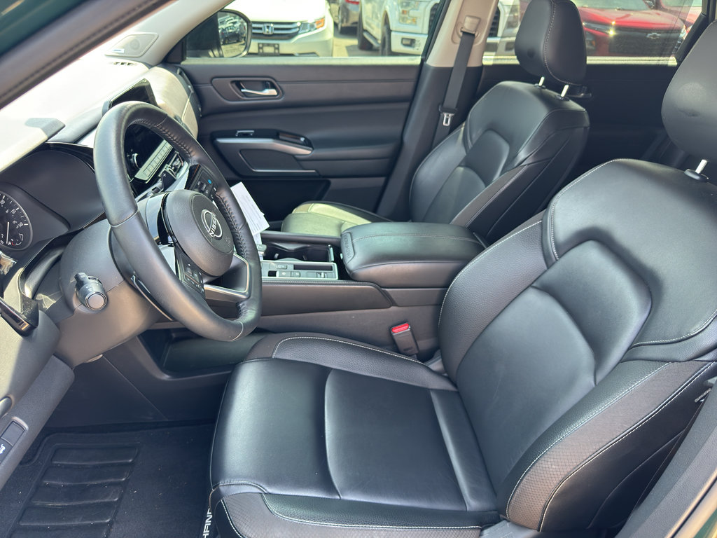 Used 2024 Nissan Pathfinder SL w/ SL Premium Package FWD image 12