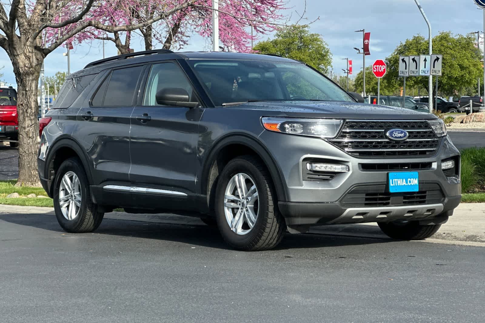 Certified 2023 Ford Explorer XLT w/ Equipment Group 202A AWD/4WD image 7