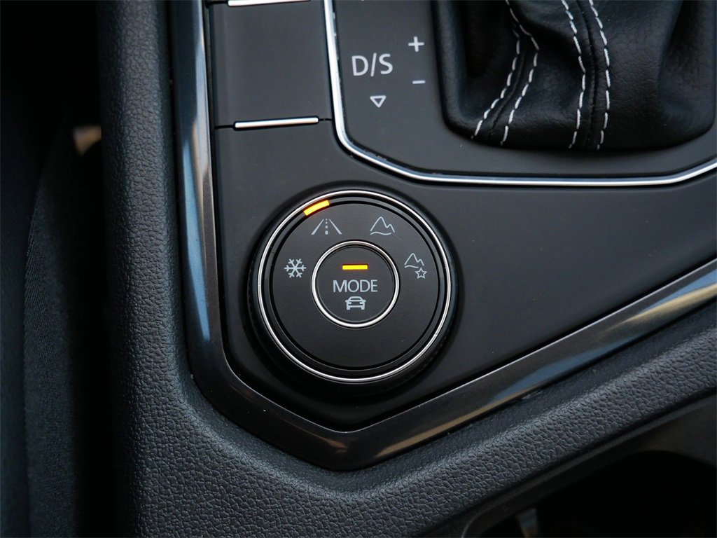 Used 2021 Volkswagen Tiguan SE image 24