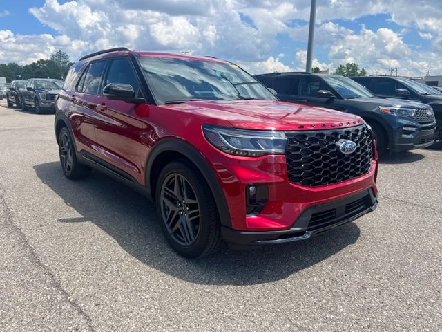 Certified 2025 Ford Explorer ST AWD/4WD image 3