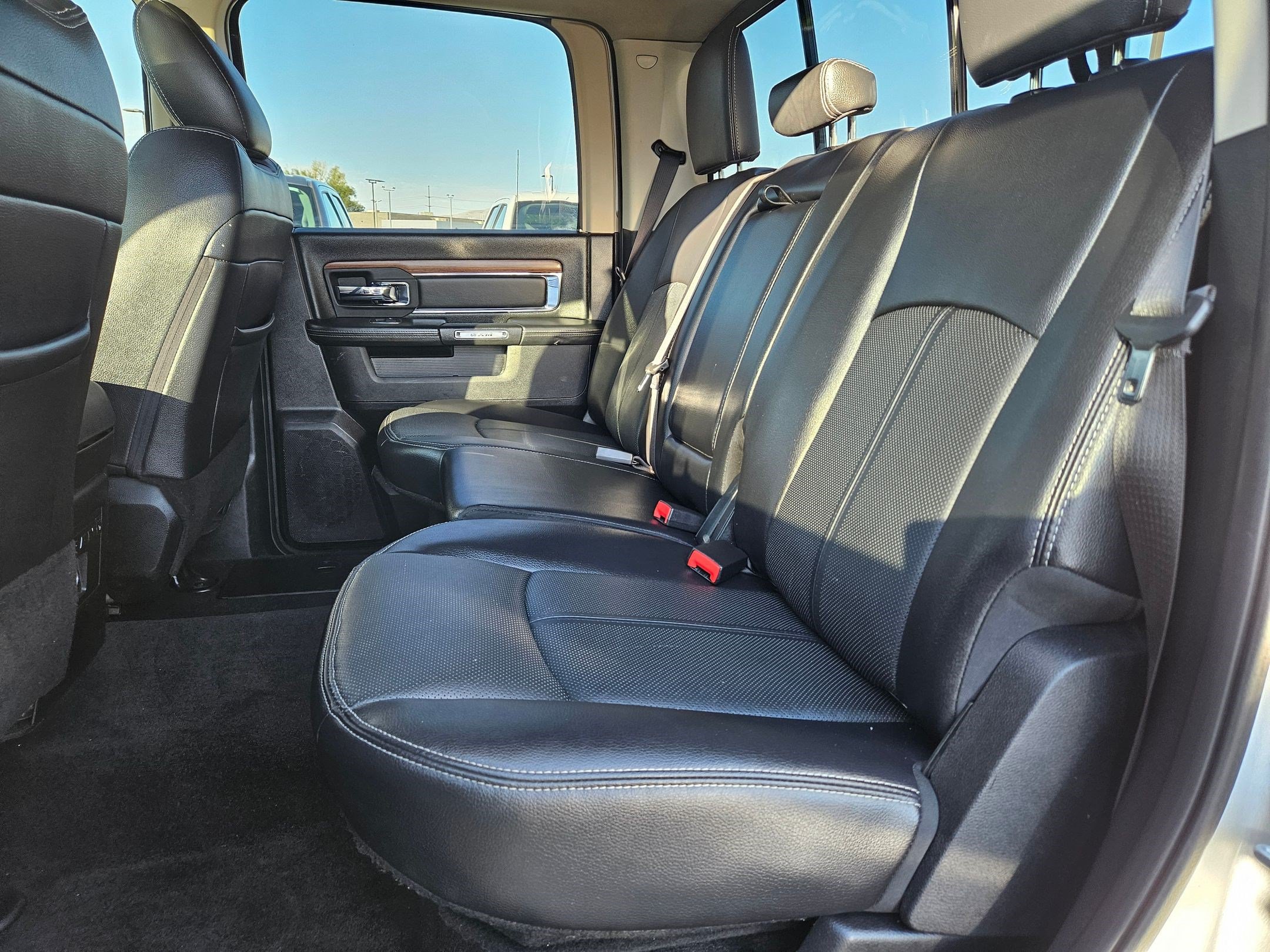 Used 2017 RAM 1500 Laramie AWD/4WD image 30