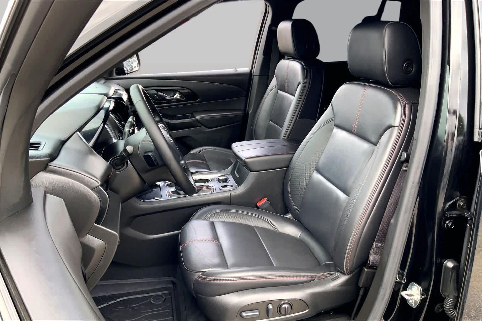 Used 2023 Chevrolet Traverse RS FWD image 8