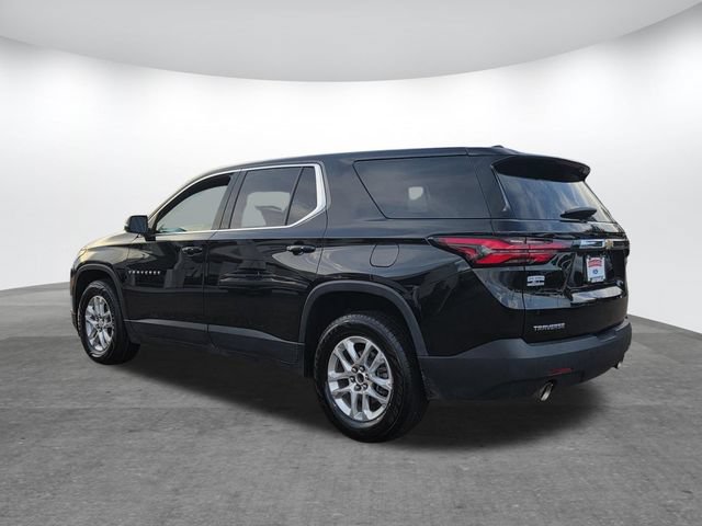 Used 2023 Chevrolet Traverse LS w/ Safety Package FWD image 5