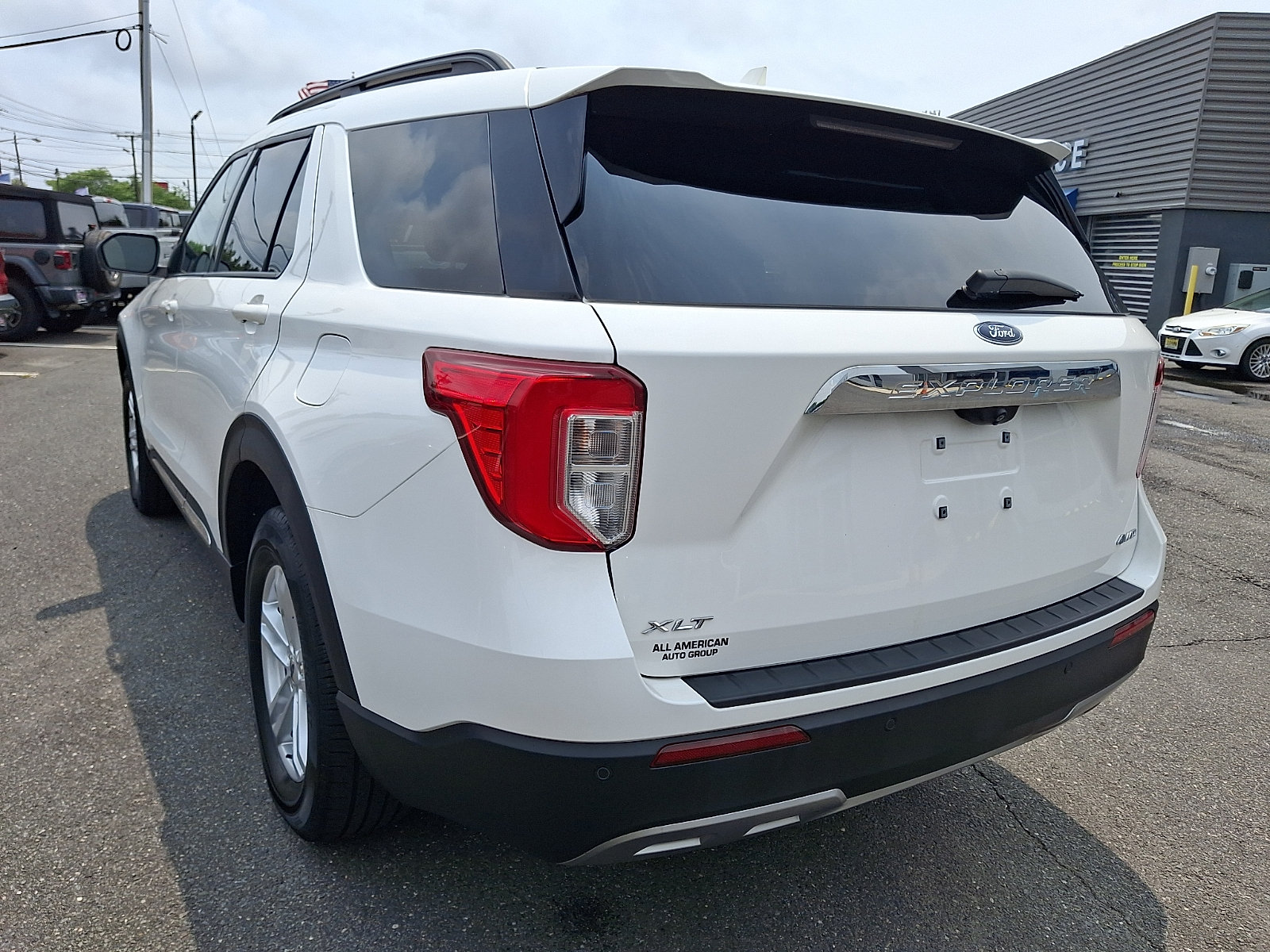 Certified 2022 Ford Explorer XLT w/ Equipment Group 202A AWD/4WD image 8
