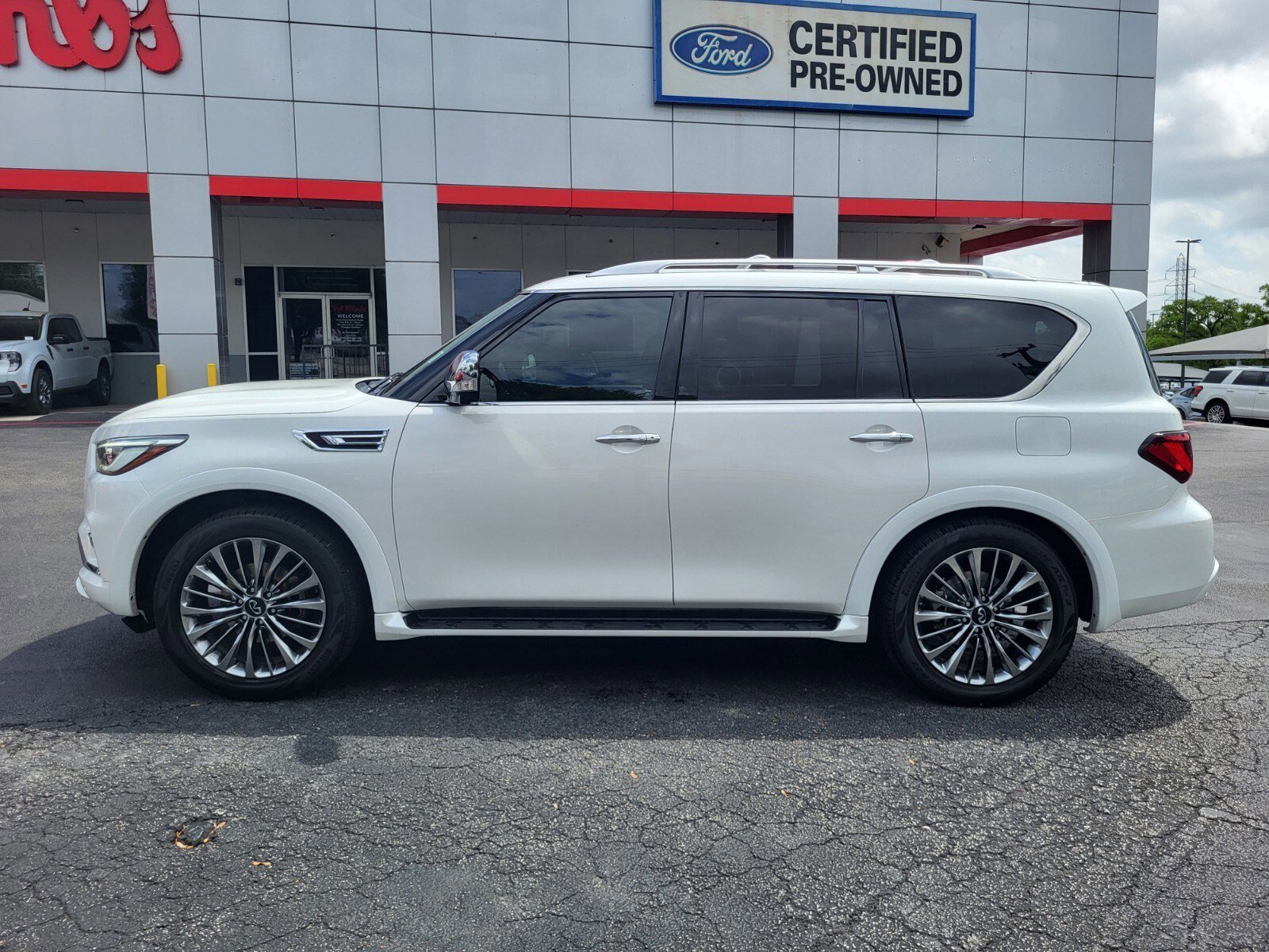 Used 2021 INFINITI QX80 Sensory w/ Cargo Package image 6