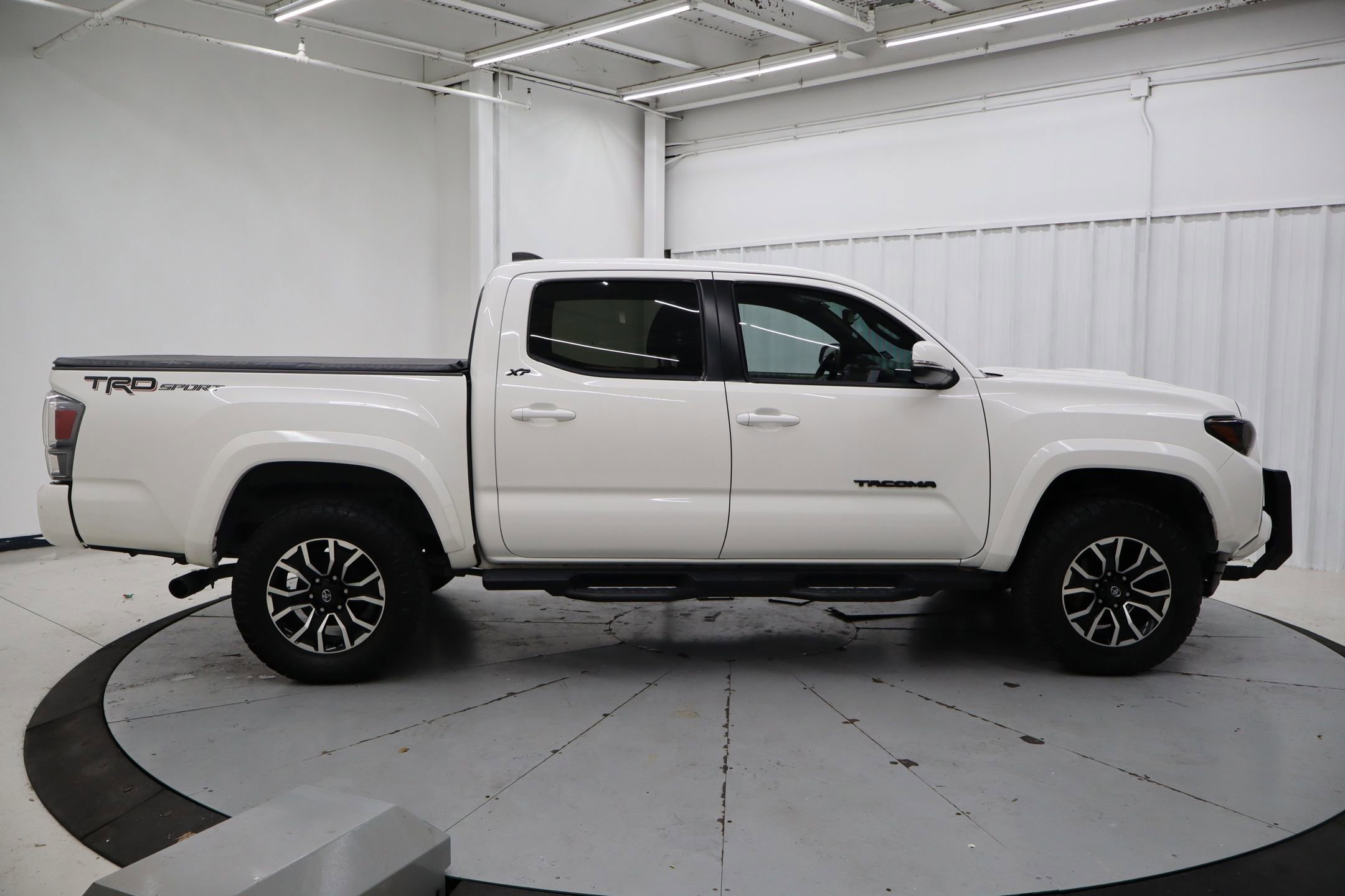Used 2022 Toyota Tacoma TRD Sport w/ Technology Package image 8