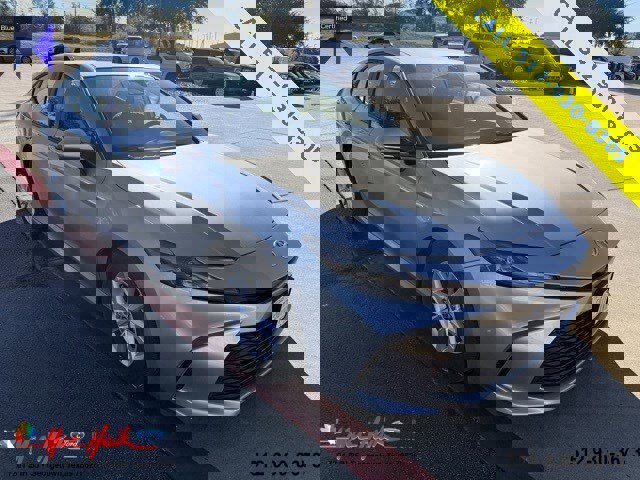 Used 2025 Toyota Camry LE image 1