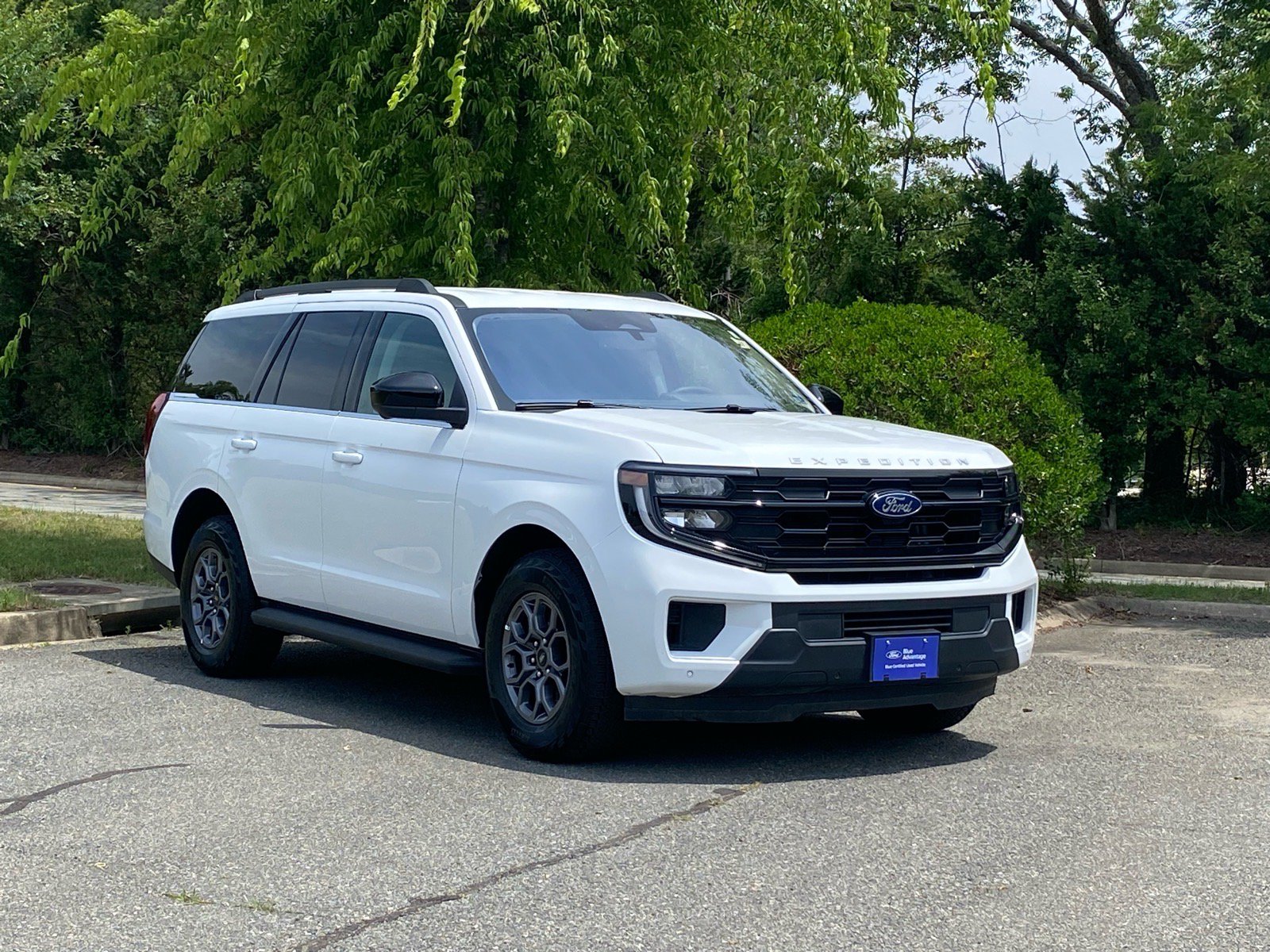 Certified 2025 Ford Expedition Active AWD/4WD image 2