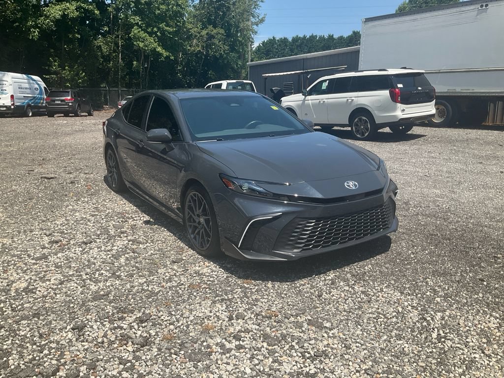 Used 2025 Toyota Camry SE w/ Convenience Package FWD image 3