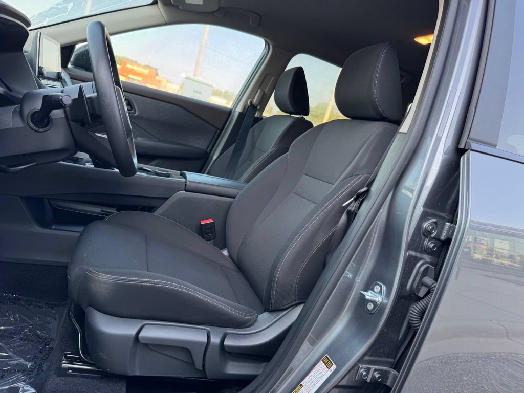 Used 2023 Nissan Rogue S AWD/4WD image 5