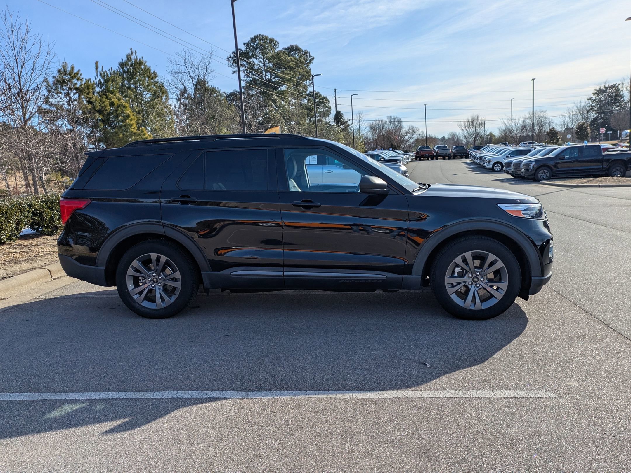 Certified 2021 Ford Explorer XLT w/ Equipment Group 202A image 6