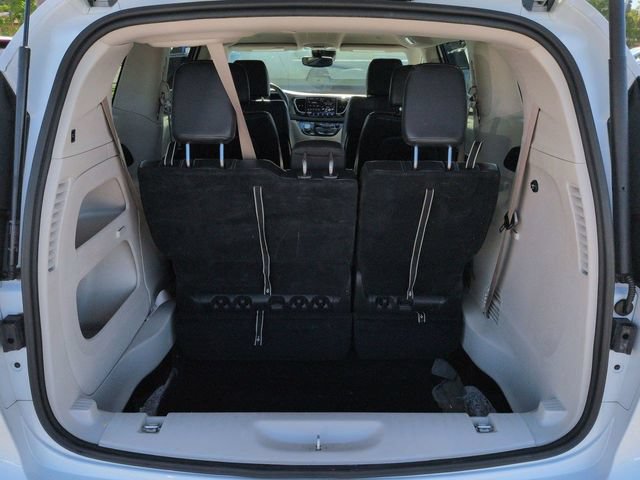 Used 2022 Chrysler Pacifica Touring-L FWD image 13