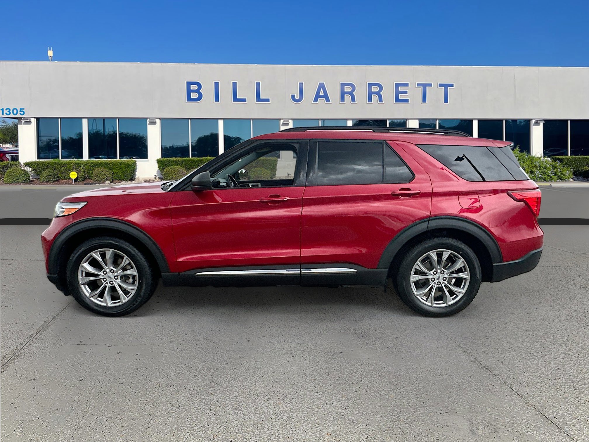 Certified 2022 Ford Explorer XLT w/ Equipment Group 202A RWD image 4