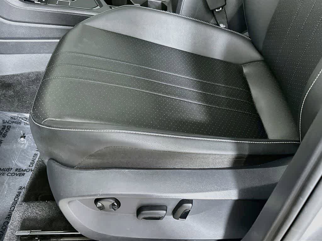 Used 2023 Volkswagen Tiguan SE R-Line FWD image 29