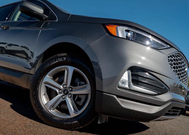 Certified 2024 Ford Edge SEL w/ Convenience Package AWD/4WD image 3