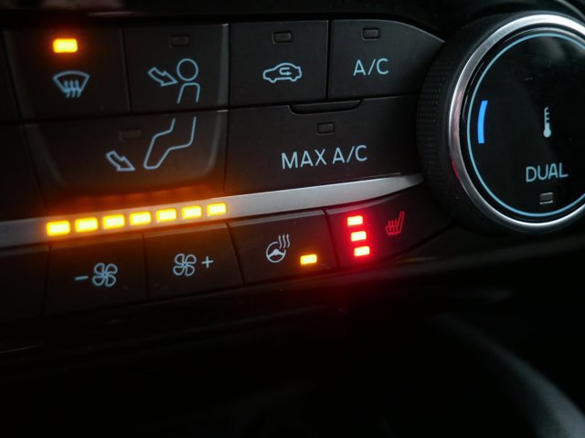 Certified 2022 Ford Escape SE w/ SE Sport Appearance Package image 21